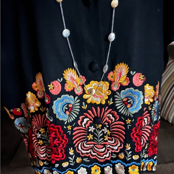 Andrea Javine • Medium • Black • Blouse Embroideries • Multi-Colors Flowers - Picture 13 of 16